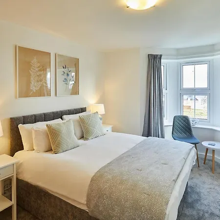 Host & - 6, Royal Sands סקארבורו