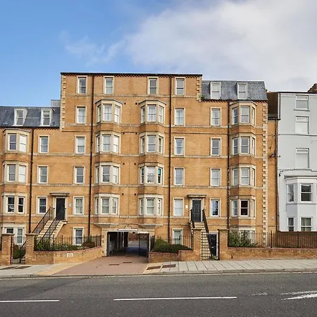 Host & - 6, Royal Sands *