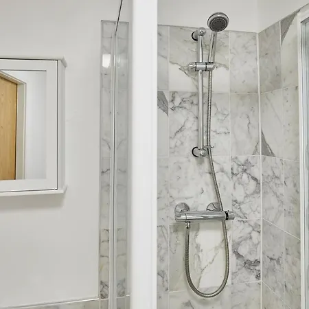 Host & - 6, Royal Sands סקארבורו