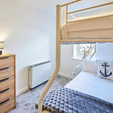 Host & - 6, Royal Sands Scarborough