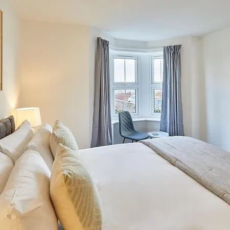 Host & - 6, Royal Sands *